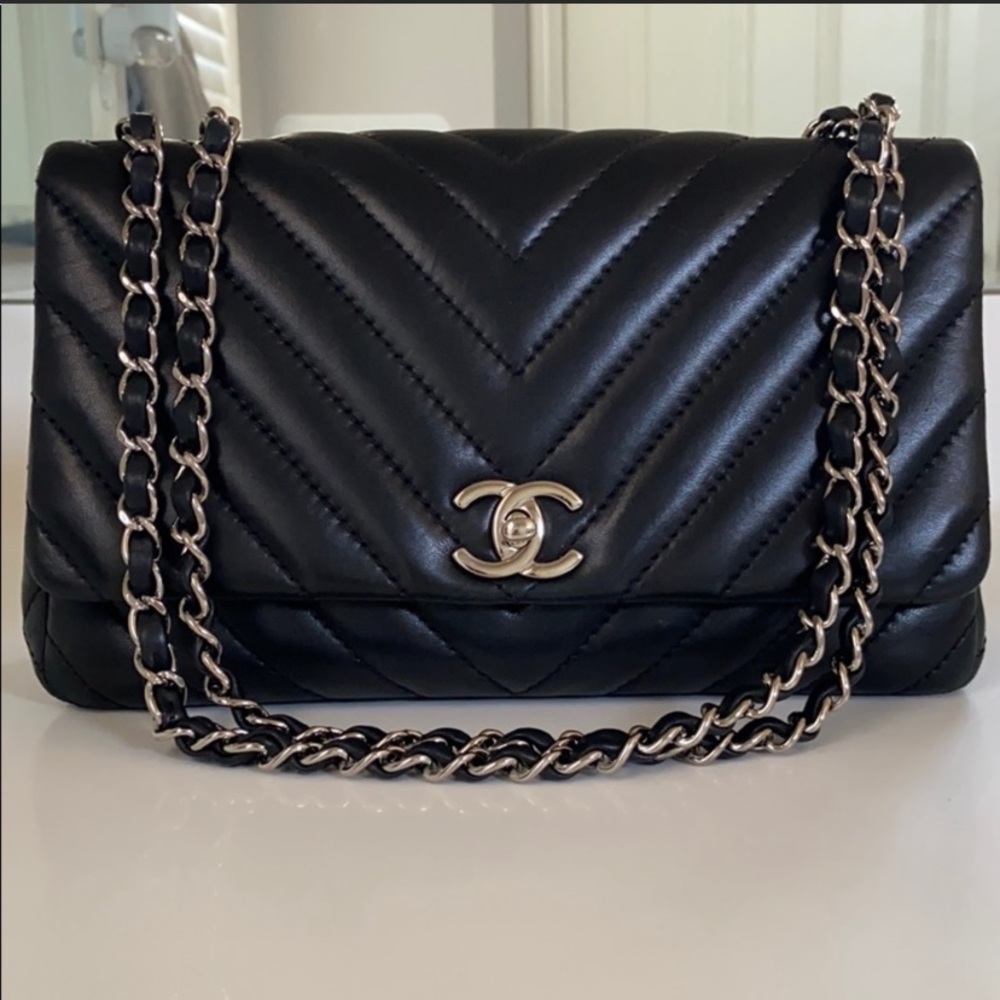 Medium Chanel Chevron Classic
